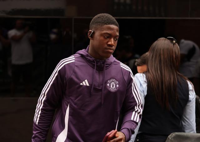 邮报：梅努未能如愿外租离开曼联，有6家俱乐部都对他感兴趣